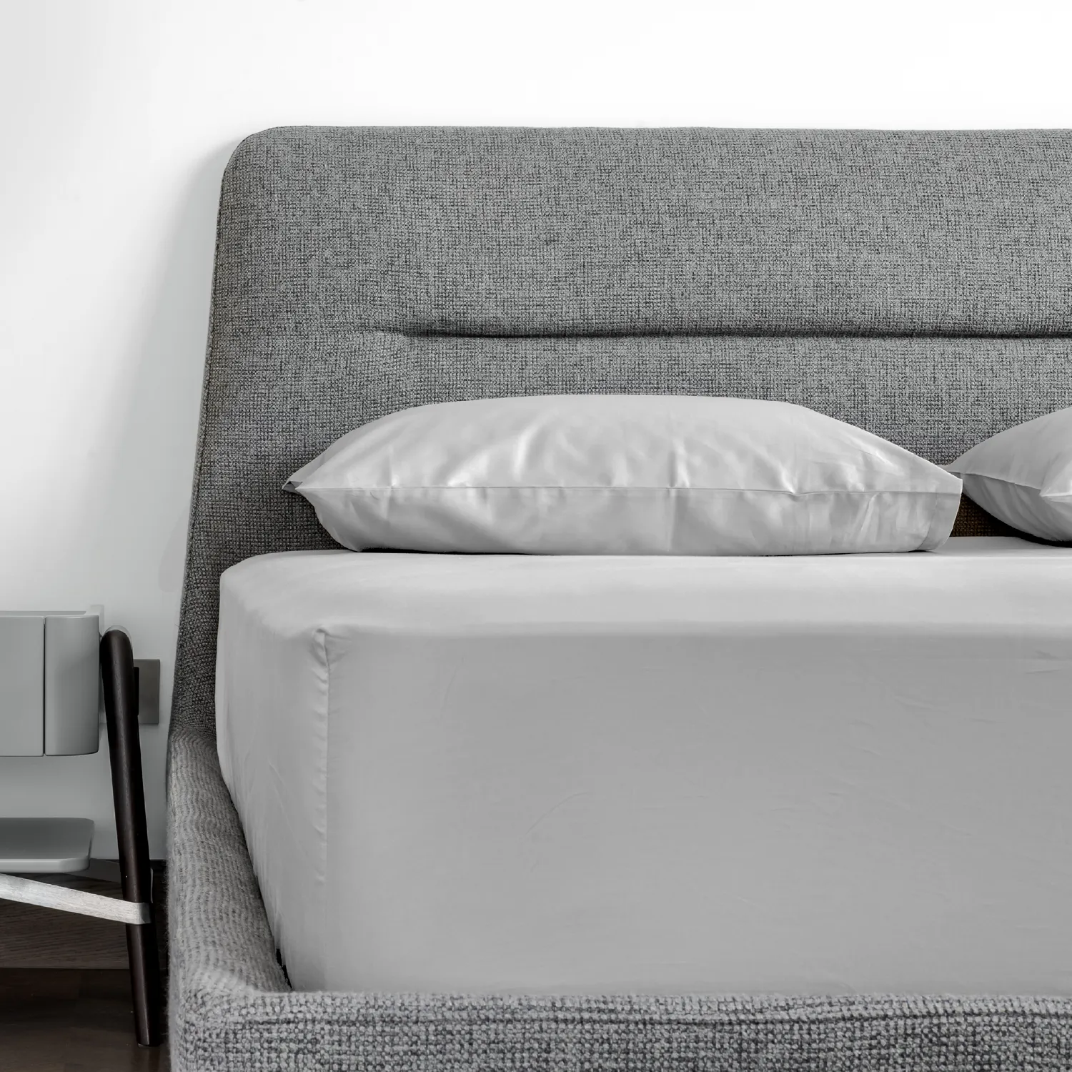 Ulinen Light Grey Fitted Sheets (160 X 200 + 38 CMS)
