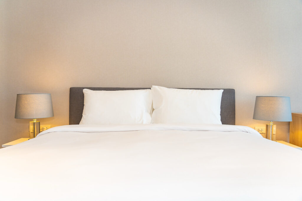 minimalist solid bedding